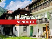 Penthouse / Attic apartment for sale in Campitello di Fassa (TN)