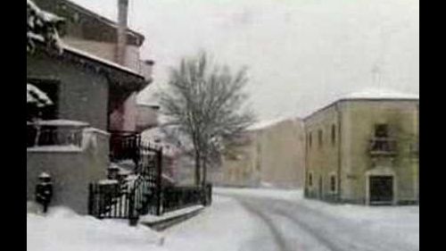 Nevica, a rovere di rocca di mezzo