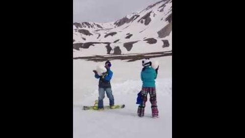 25/04/2013, campo imperatore - guerra!!! con piccolissime palline di neve... xd