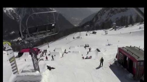 Sunny day at courmarider snowpark