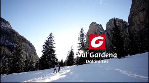 In val gardena con le ciaspole - schneeschuhwanderung in gröden - snowshoe hike in the dolomites