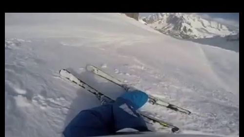 I gemelli diversi in partenza con gli sci da courmayeur mont blanc con la skyway in direzione chamo
