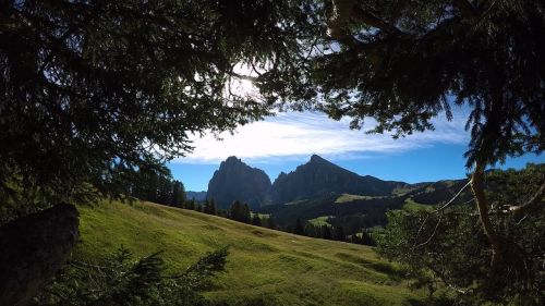 Alpe di siusi e sasso piatto - panorami e sentieri di montagna