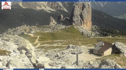 Webcam Averau Mountain Hut, chairlift view