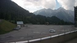 Foppolo hotel forecourt