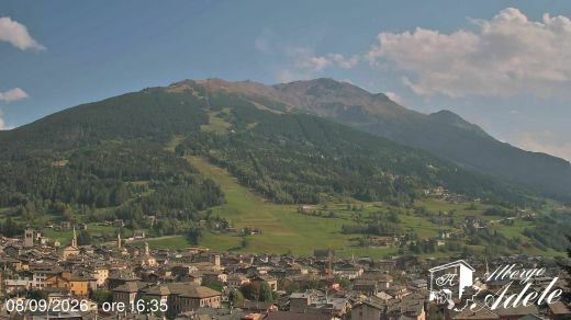 Bormio Bormio center with the Stelvio slope