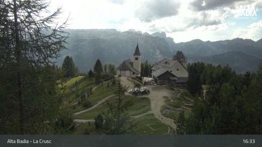 Corvara La Crusc ski run with the namesake mountain, 2045 m.