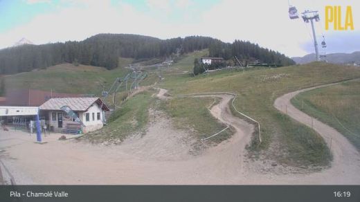 Pila Chamole chairlift departure