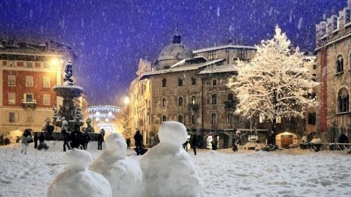 Trento, Piazza Duomo, snow and snowmen © APT, photo by R. Magrone