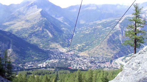 Bardonecchia: lo sci, il treno e lo shopping in via Medail