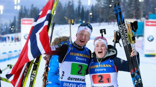 Johannes Boe and Marte Roeiseland win gold in the Single Mixed. Italy from the podium