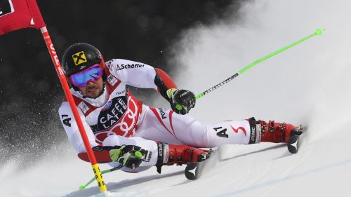 Marcel Hirscher wins the giant of kings. Florian Eisath greets the white circus