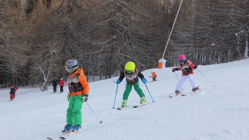 Â Piedmont on the track, the under 14 ski for free