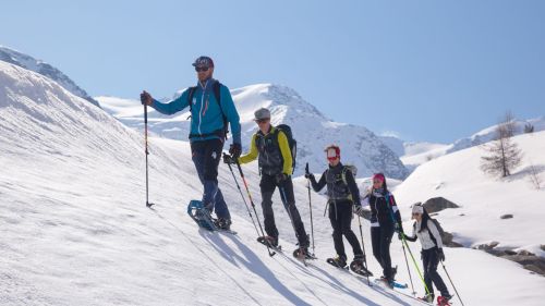 Con le ciaspole a Bormio, tra il parco dello Stelvio e i panorami mozzafiato dell'Alta Valtellina