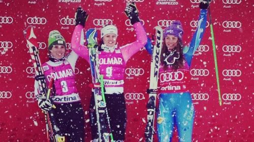 Viktoria Rebensburg vince il superG di Cortina. Male le azzurre