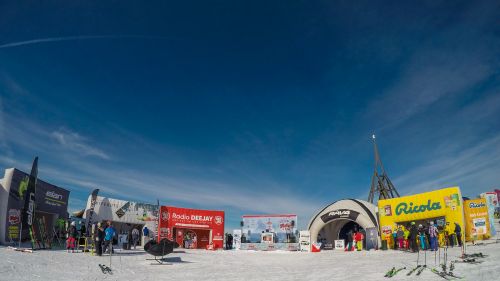 Il BANCOMAT Pay Vertical Winter Tour 2022 fa sosta a Pila