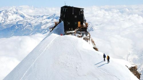 Capanna Margherita: ascesa al rifugio più alto d’Europa a 75 anni
