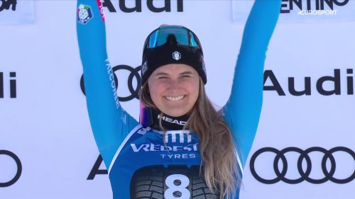 Laura pirovano si gode la prima vittoria in coppa del mondo. rivivi la premiazione dell'azzurra e l'inno italiano