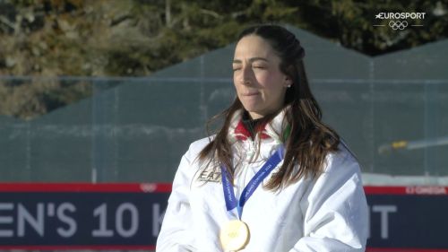 Lisa vittozzi non trattiene le lacrime sul gradino più alto del podio! l'inno e la premiazione con l'oro olimpico