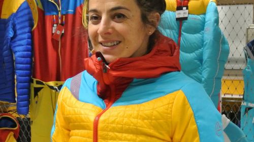 Anastasia prova le nuove giacche