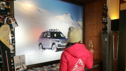 In diretta da cortina, #neveitalia vi aspetta al #testdrive sulla neve più esclusivo che c'è!