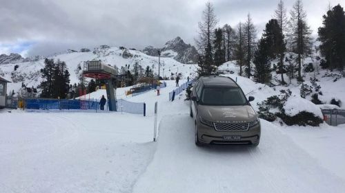 Neveitalia, con marco e valentina graziosi pronti per test drive della range rover velar