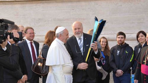 Papa Francesco ha acceso a Roma la fiaccola dell'Universiade Trentino 2013