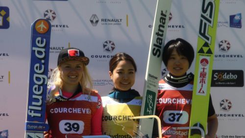 Sara Takanashi domina l'ouverture del Summer Grand Prix. 7^ Elena Runggaldier