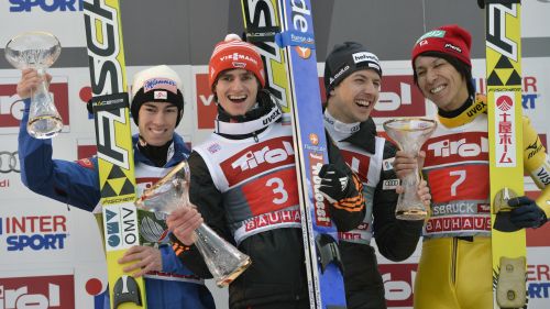 Meravigliosa gara a Innsbruck. Vince Richard Freitag, ma Stefan Kraft ipoteca la Tournée dei 4 trampolini