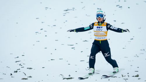 Sara Takanashi da 10 e lode a Hinzenbach, primo podio della storia per la Finlandia