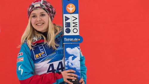 Chiara Hölzl è la nuova campionessa del mondo junior. Ema Klinec giù dal podio