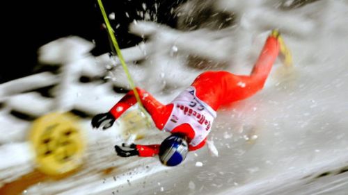 Thomas Morgenstern cade rovinosamente in allenamento a Kulm. Perde conoscenza