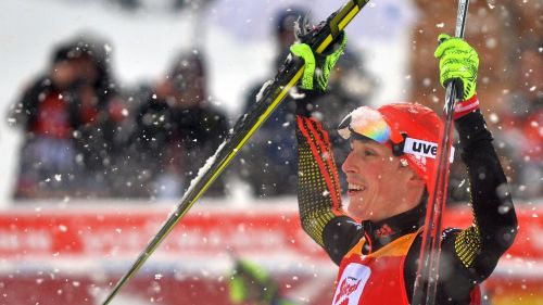 Sensazionale Eric Frenzel, recupera un minuto e trionfa nel Triple!
