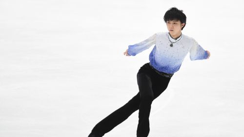 Yuzuru Hanyu regola Tatsuki Machida e Shoma Uno nel corto dei Nazionali giapponesi