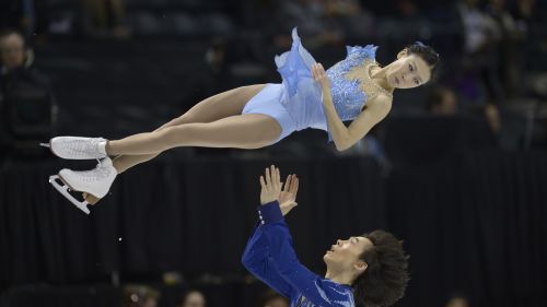 Pang/Tong di misura su Savchenko/Szolkowy nel corto coppie della Cup of China