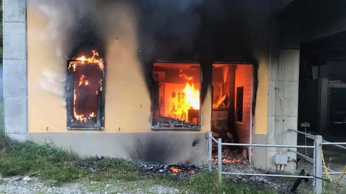 Un incendio distrugge la seggiova di Ala di Stura