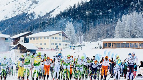 Andreas Nygaard and Katerina Smutna are awarded the Diagonela. Saturday at the start the Marcialonga