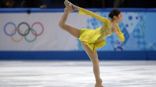 Yuna Kim precede di un soffio Adelina Sotnikova e Carolina Kostner nel corto olimpico. Disastro Asada