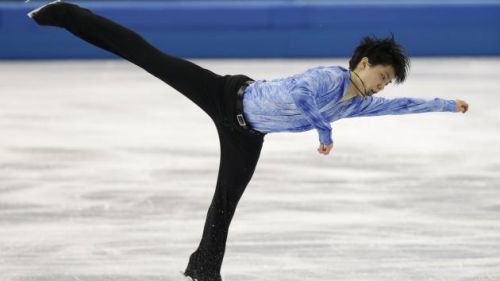 Un regale Yuzuru Hanyū precede Partick Chan nel programma corto olimpico, e porta il record del mondo oltre i 100 punti!