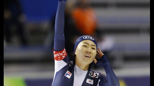 Sang-Hwa Lee insaziabile: di nuovo record del mondo nei 500. Italiani sottotono