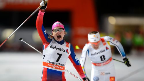 Pietra miliare per Maiken Caspersen Falla, che vince la Sprint di Stoccolma e diventa pettorale rosso