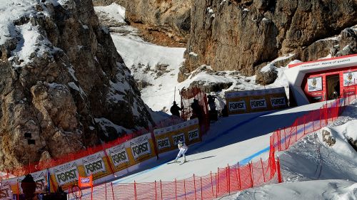 Corinne Suter inaugurerà il weekend di Cortina, pettorali relativamente alti per le migliori