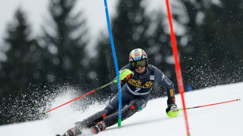 Stefano Gross si traveste da Hirscher e domina la prima manche dello Slalom di Kranjska Gora!