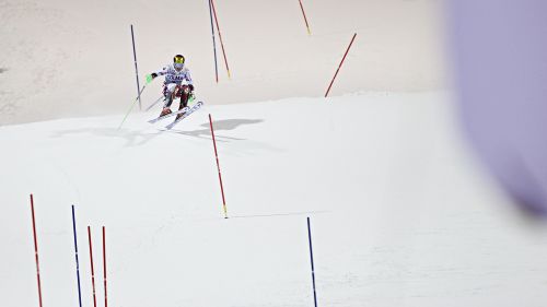 Slalom in Madonna di Campiglio: Neureuther fishing the '1, Hirscher 2, Gross 4