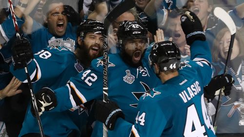 NHL: gli Sharks sono vivi, vincono gara 3 all'overtime