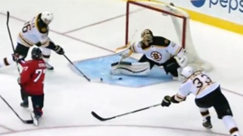 Doppia parata di rask su oshie