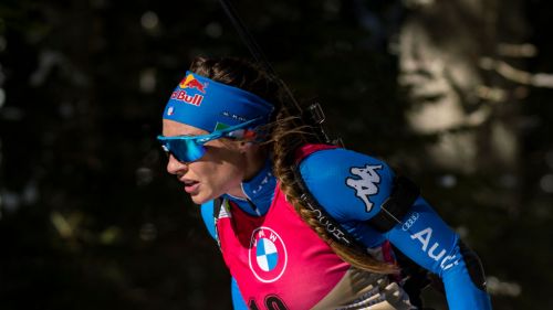 Wierer defends the red bib in the Otepää Mass Start, Simon the number one opponent for the specialty cup