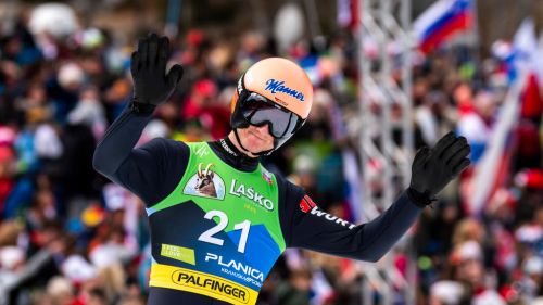 Salto con gli sci: Karl Geiger batte Stefan Kraft nella prima di Klingenthal, Bresadola ottimo 24°