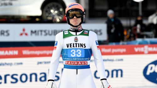 Jan Hoerl sbanca Innsbruck, gara lotteria che premia anche Kobayashi, è sorpasso in classifica nella Tournée