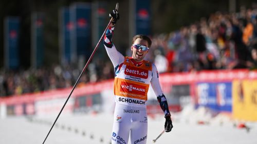 Jarl Magnus Riiber fa la storia della combinata nordica, a Otepää il norvegese mette le mani sulla 5a Coppa del Mondo